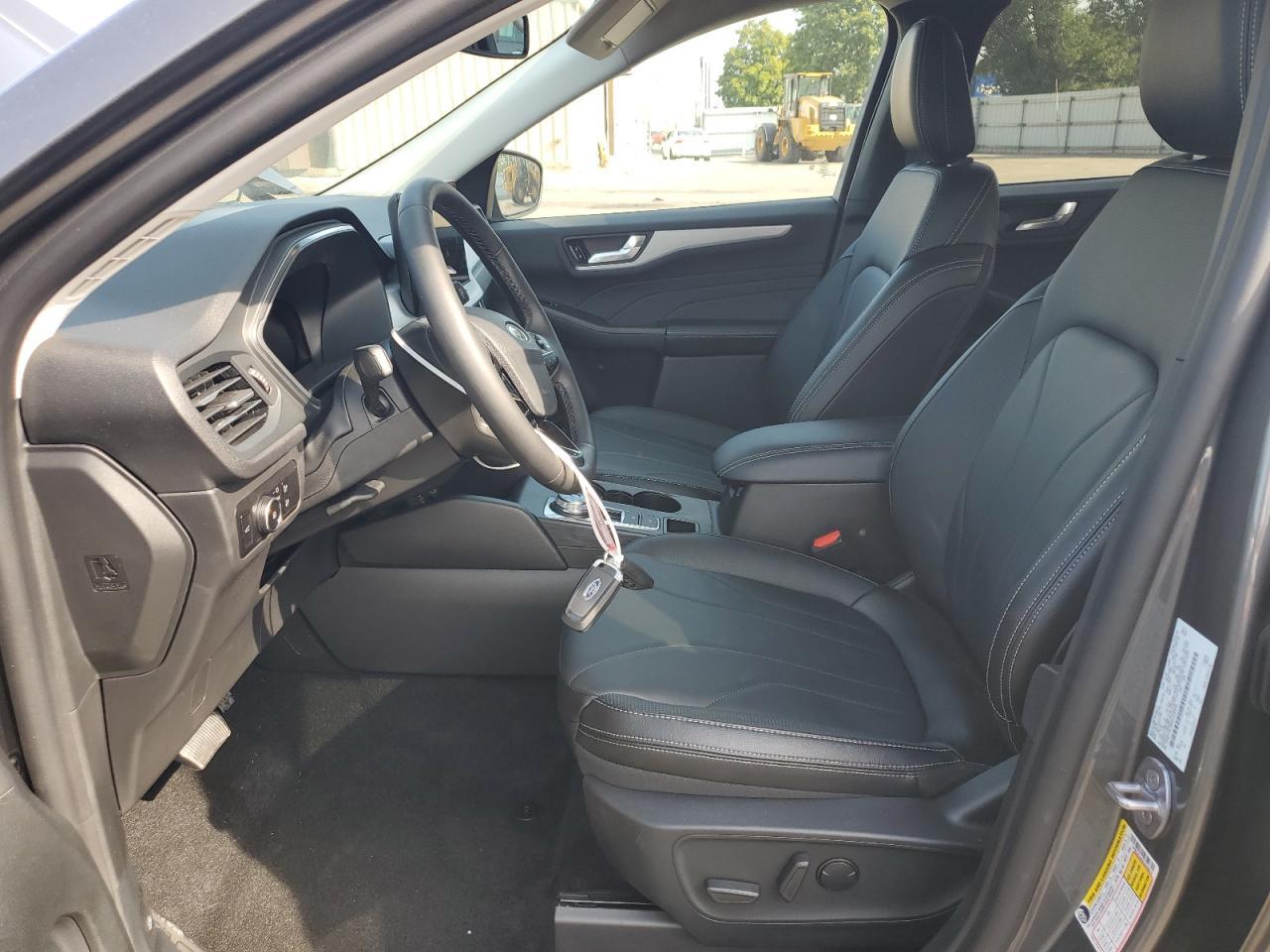 2025 Ford Escape Platinum - Image 7