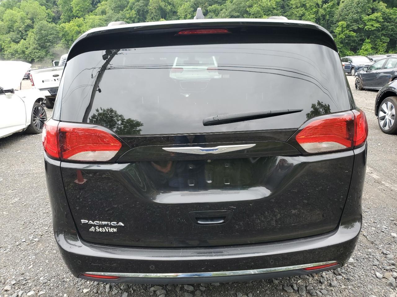 2018 Chrysler Pacifica Touring L - Image 6