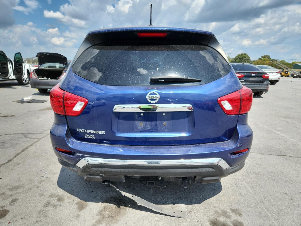 2018 Nissan Pathfinder S - Image 6