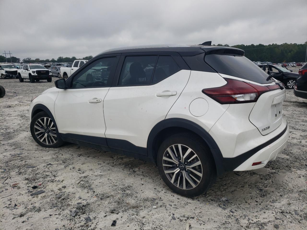 2023 Nissan Kicks Sv - Image 2
