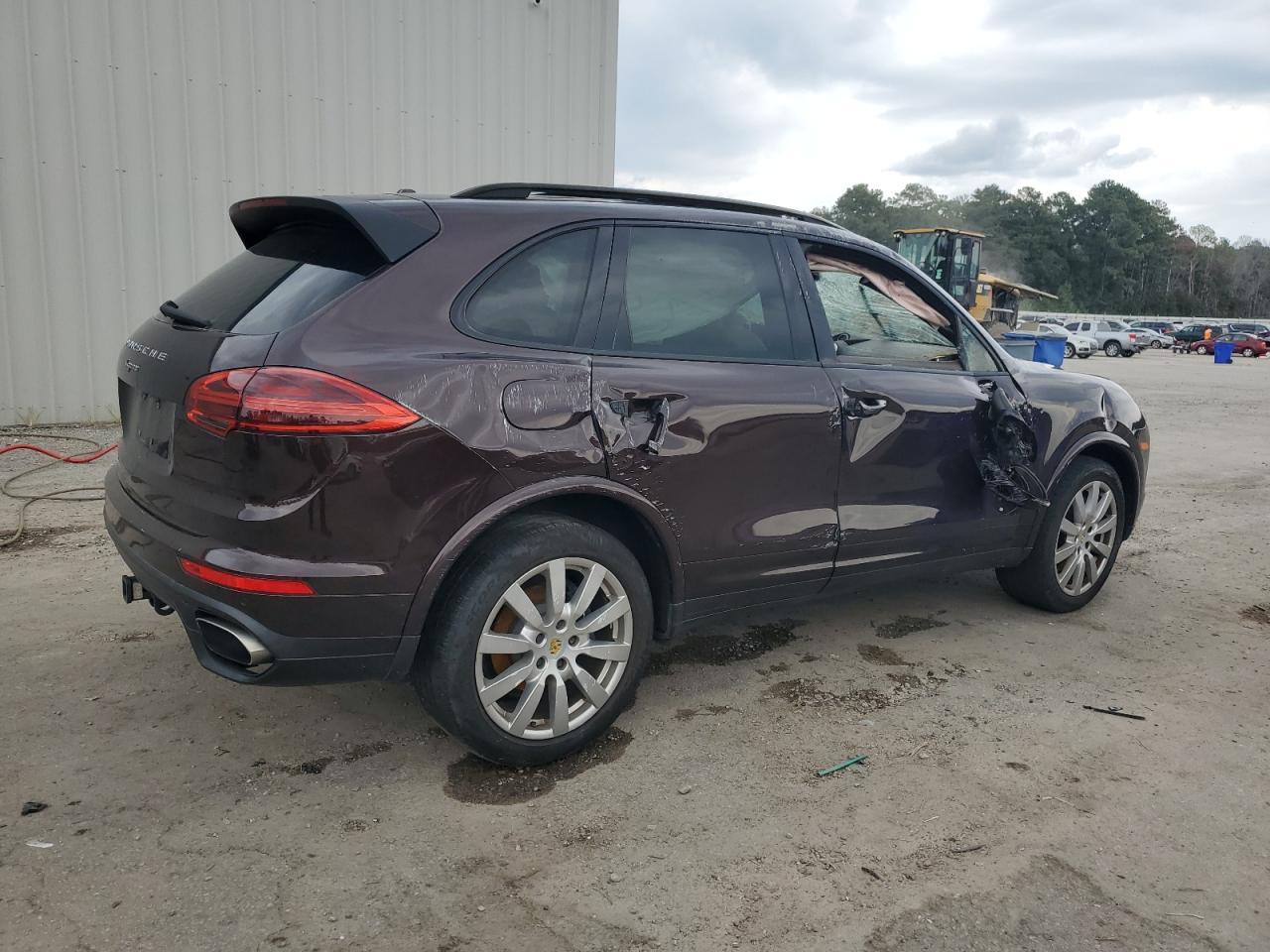 2017 Porsche Cayenne - Image 3