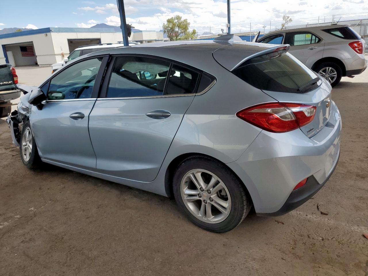 2017 Chevrolet Cruze Lt - Фото 2