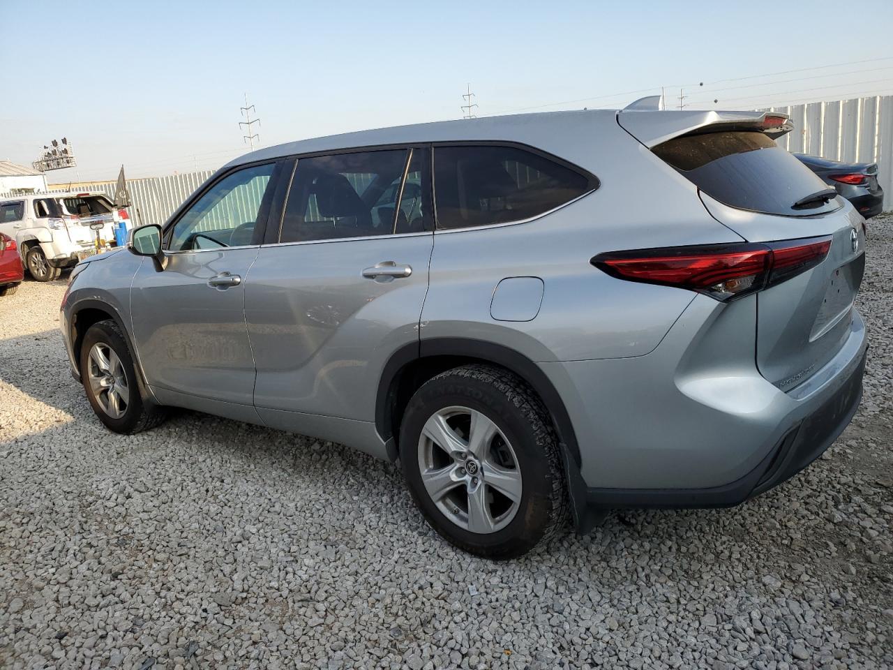 2021 Toyota Highlander L - Фото 2