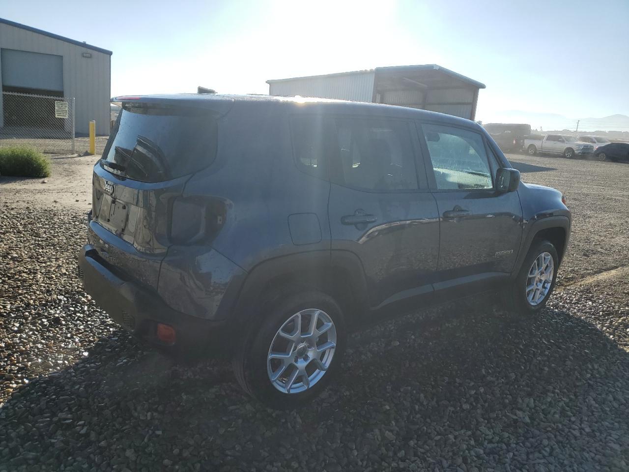 2023 Jeep Renegade Latitude - Image 3