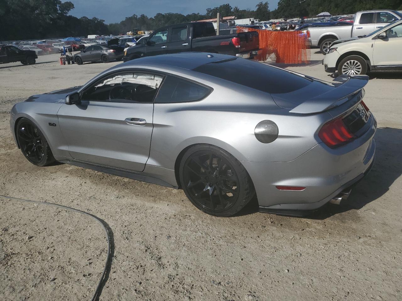2020 Ford Mustang Gt - Фото 2