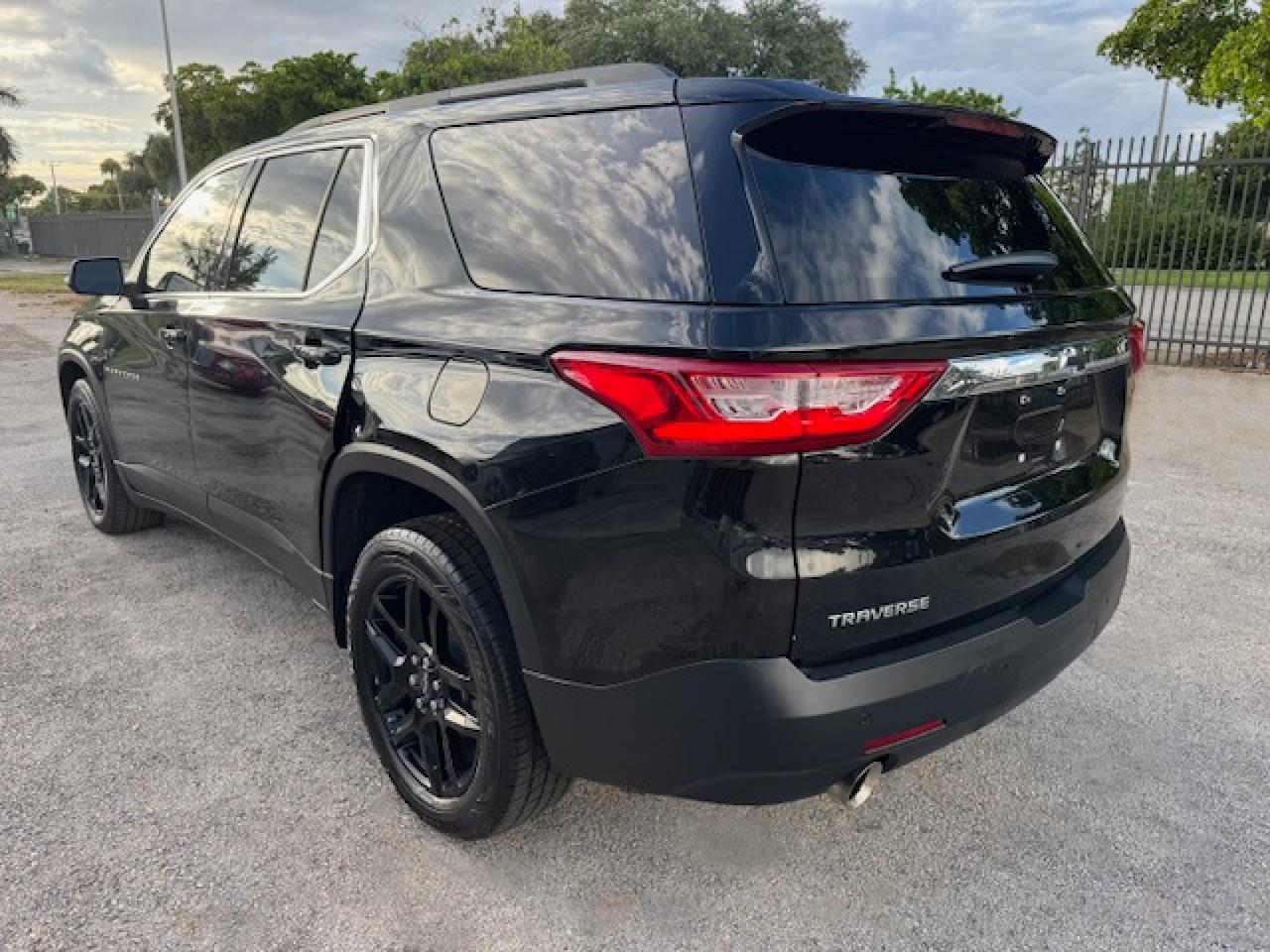 2021 Chevrolet Traverse Lt - Фото 2