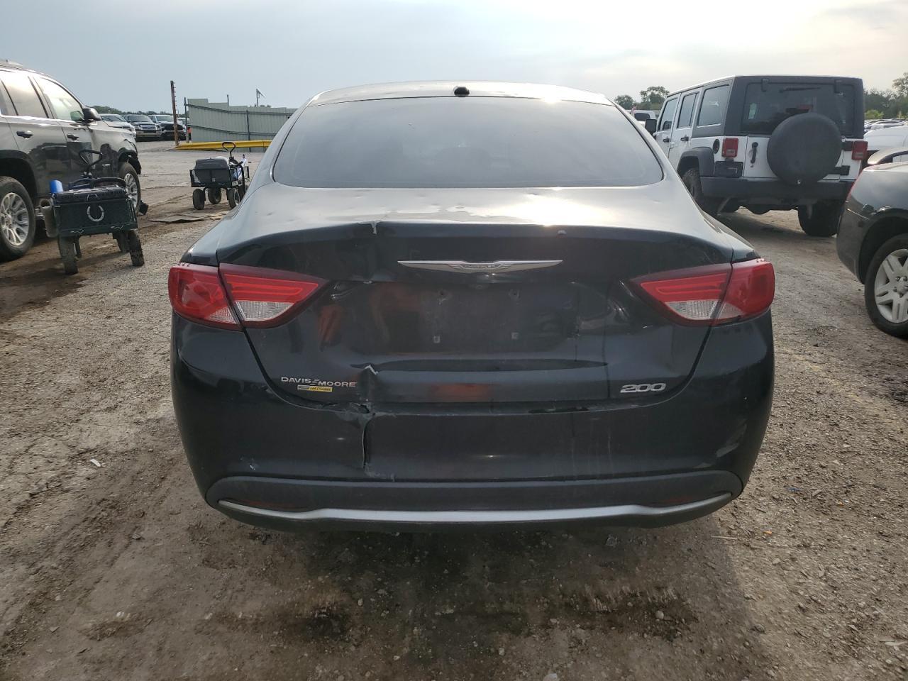 2016 Chrysler 200 Limited - Image 6