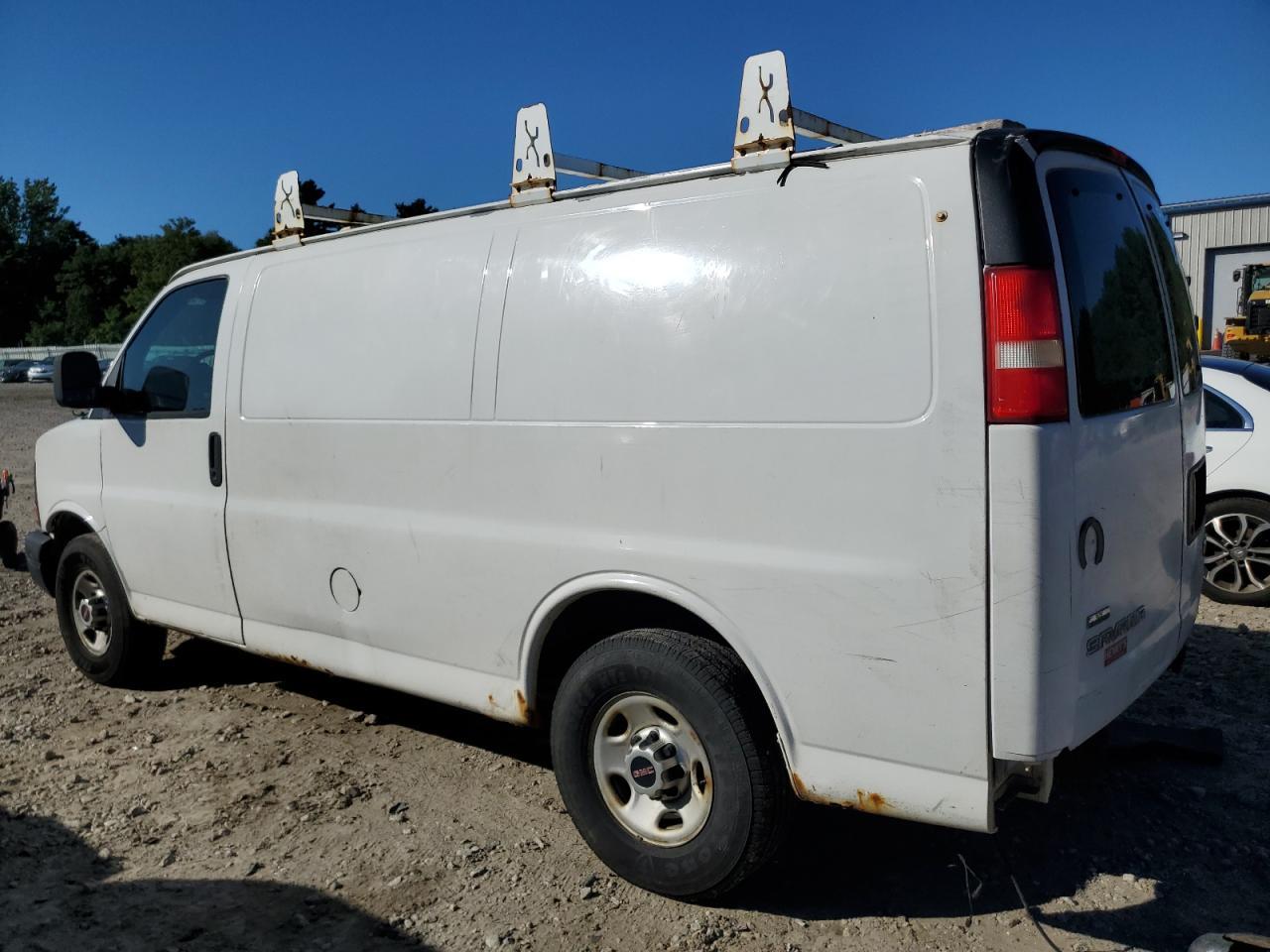 2010 GMC Savana G2500 - Фото 2