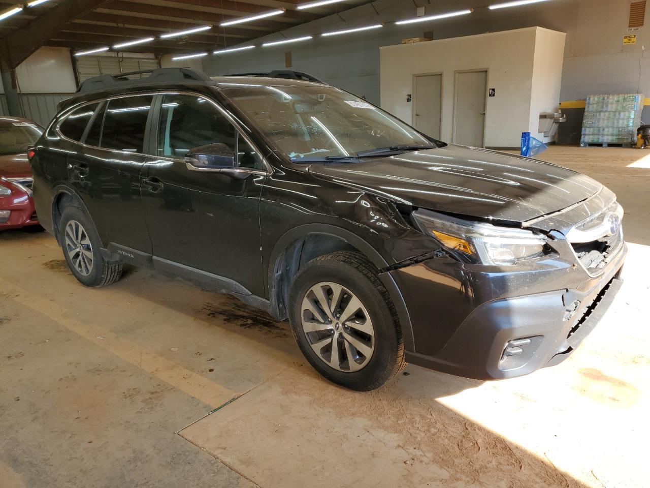 2020 Subaru Outback Premium - Image 4