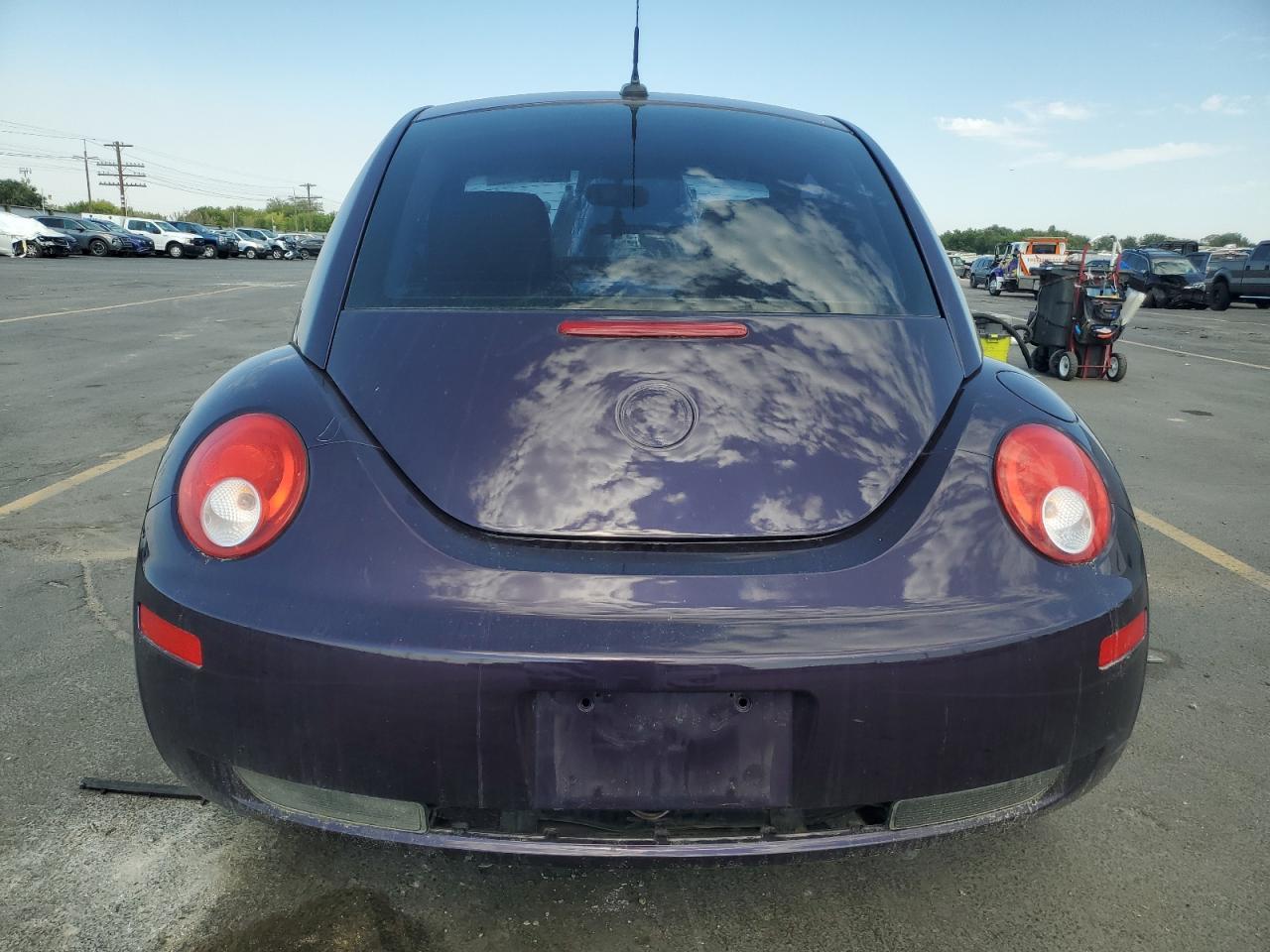 2009 Volkswagen New Beetle S - Image 6