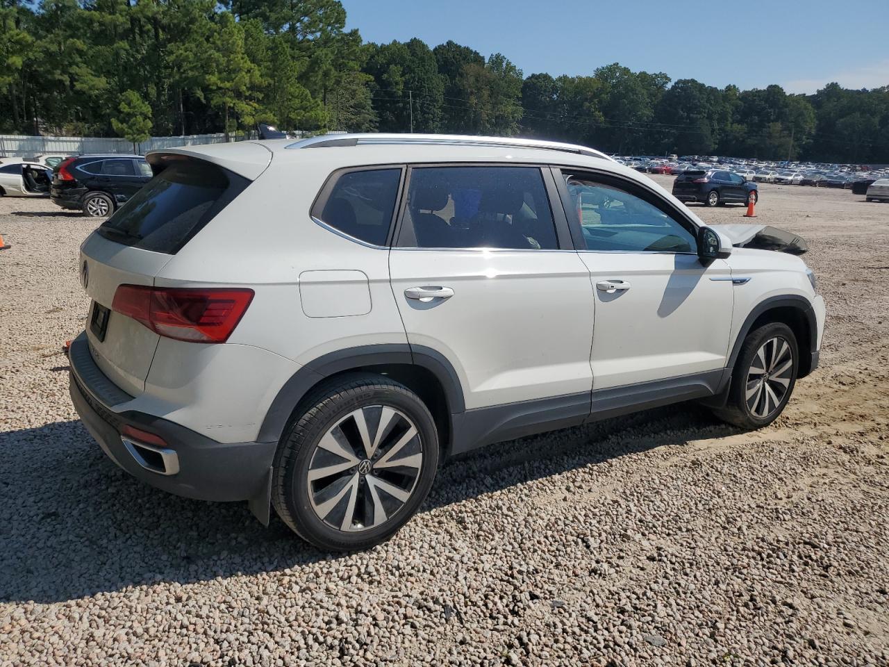 2023 Volkswagen Taos Se - Фото 3