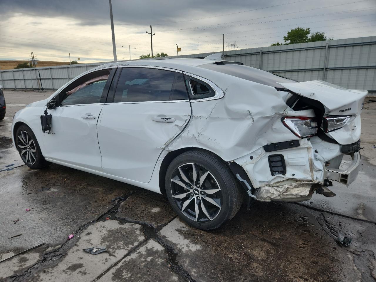 2018 Chevrolet Malibu Lt - Image 2