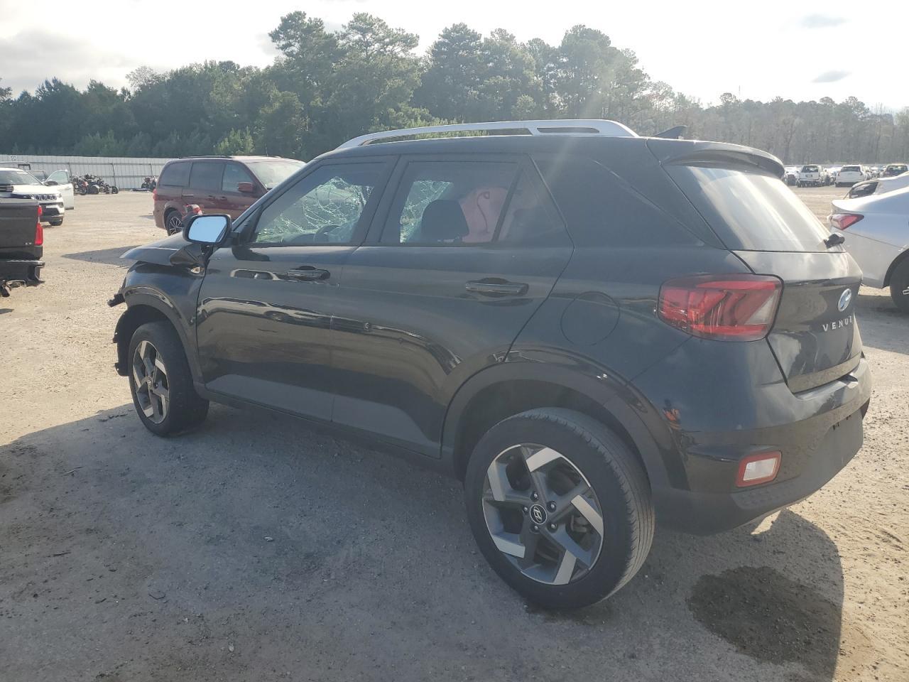 2022 Hyundai Venue Sel - Image 2