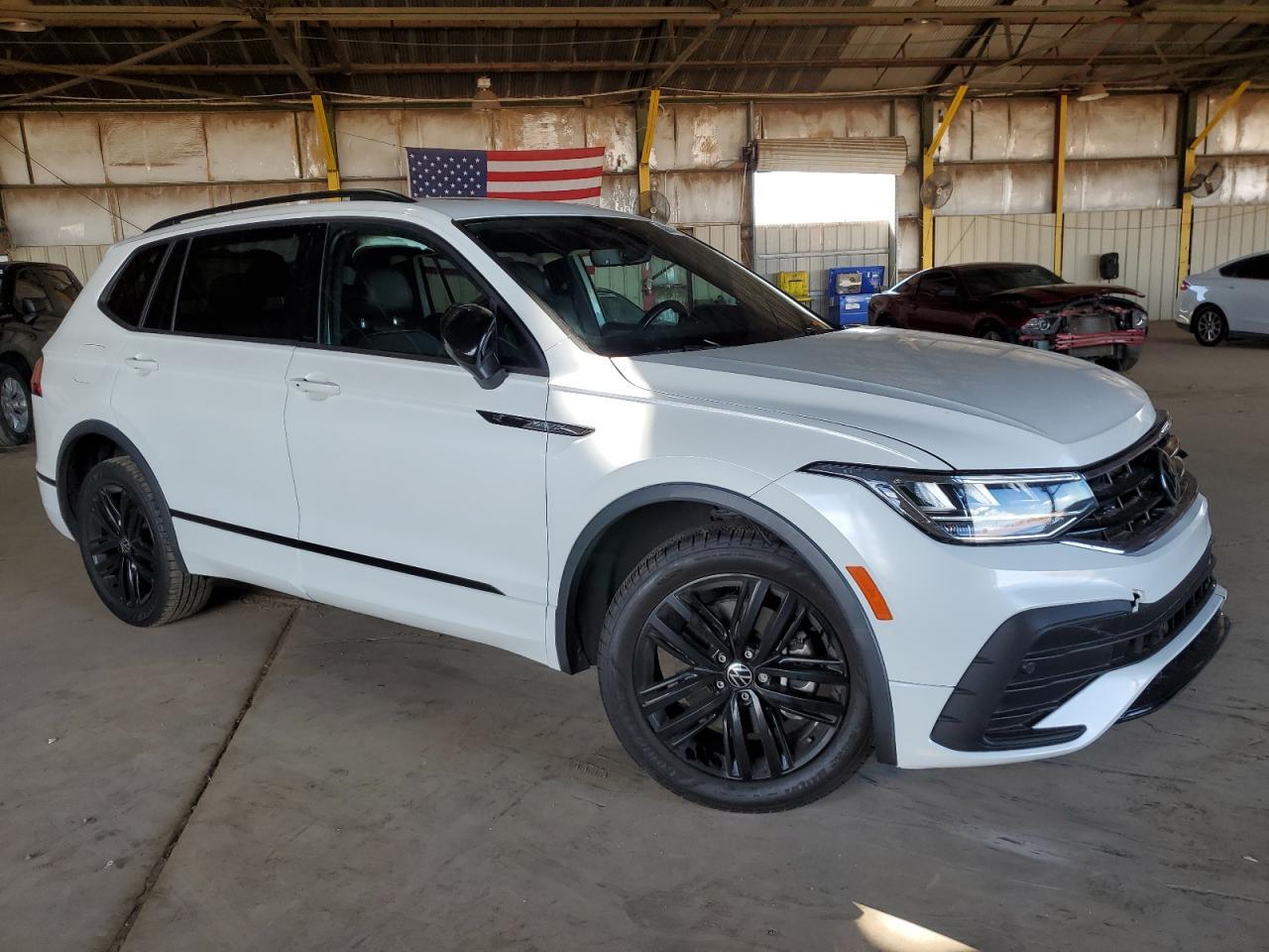 2022 Volkswagen Tiguan Se R-Line Black - Image 4