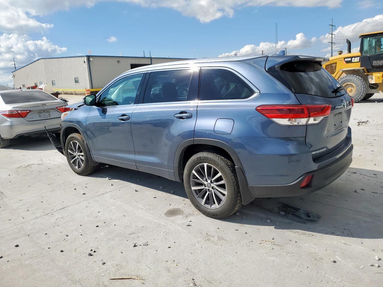 2018 Toyota Highlander Se - Image 2