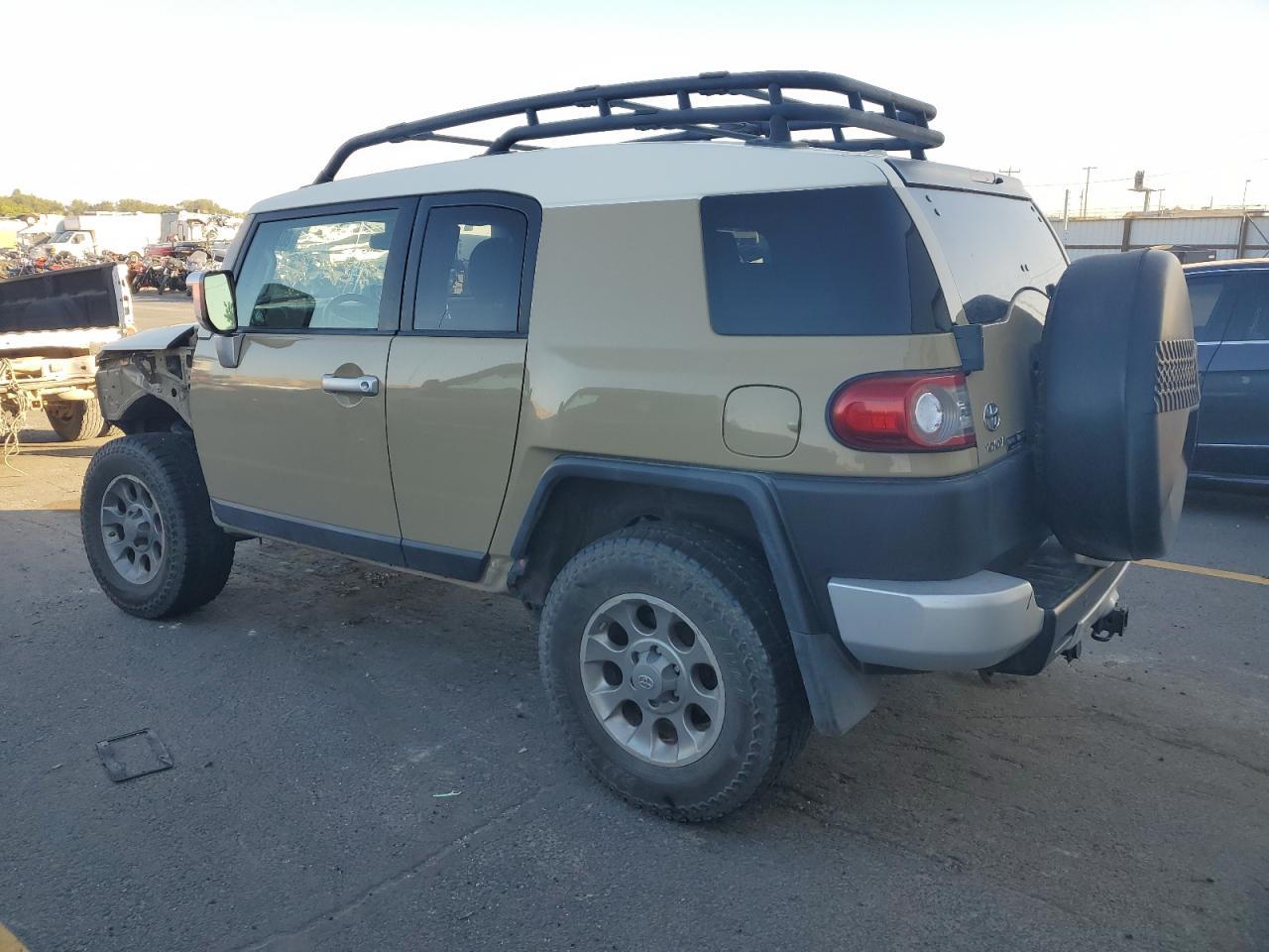 2012 Toyota Fj Cruiser - Image 2