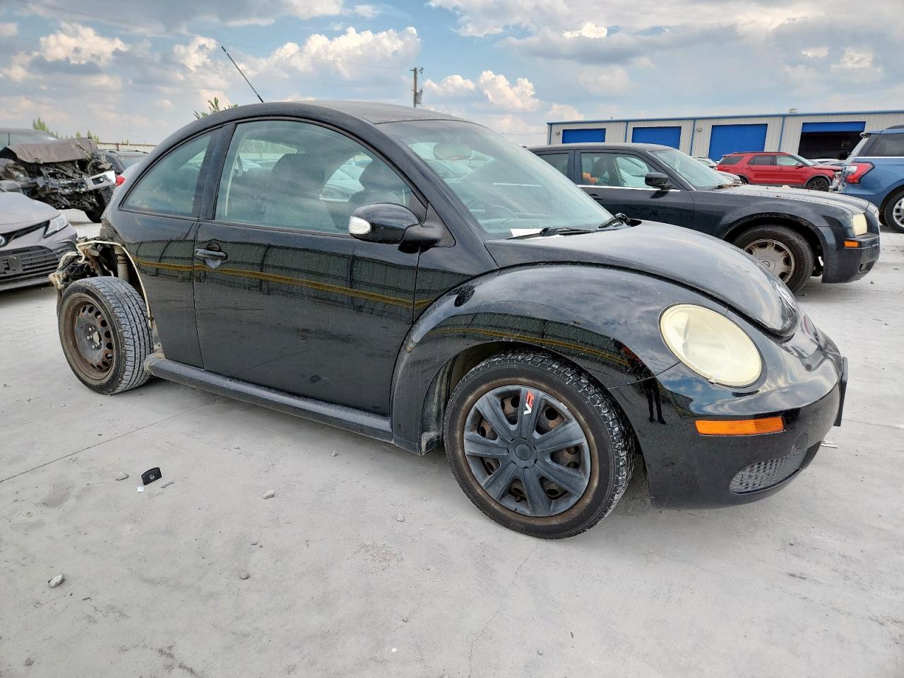 2010 Volkswagen New Beetle - Фото 4