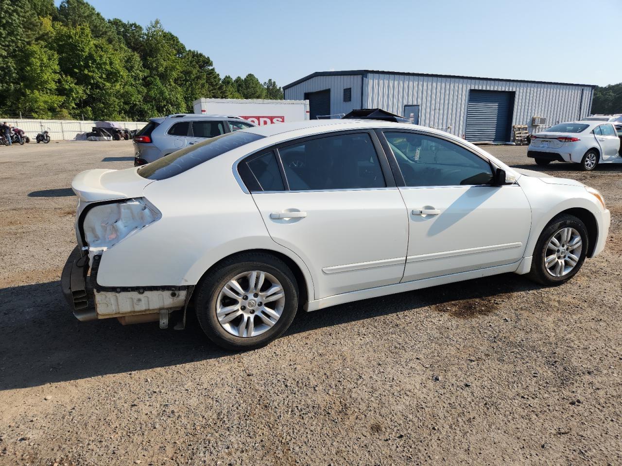 2010 Niss Altima - Image 3
