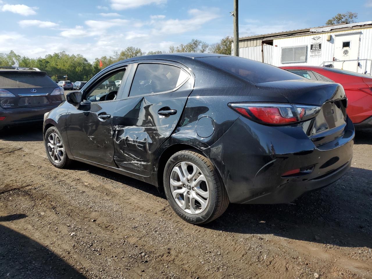 2017 Toyota Yaris Ia - Фото 2