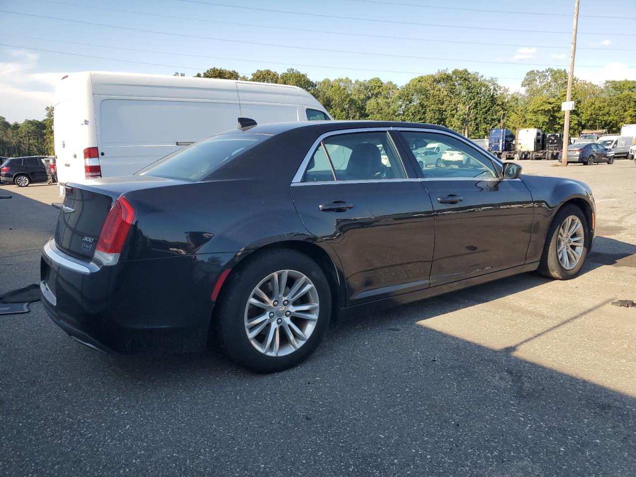 2016 Chrysler 300 Limited - Фото 3