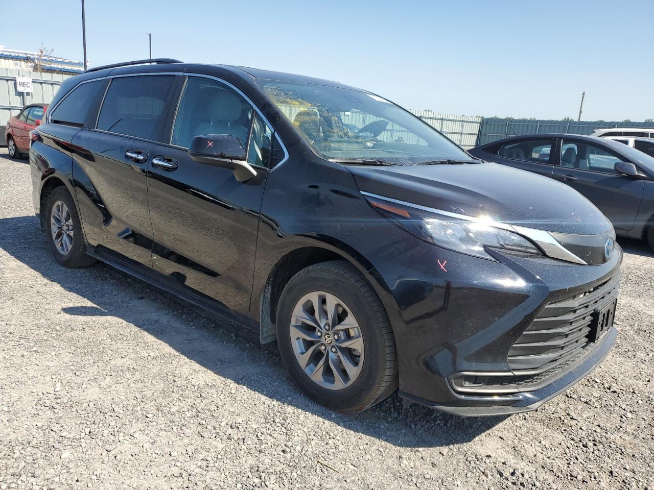 2025 Toyota Sienna Le/Xle - Image 4