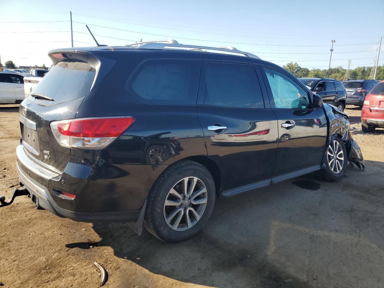 2016 Nissan Pathfinder S - Image 3