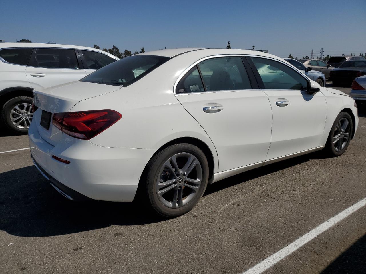 2020 Mercedes-Benz A 220 - Фото 3