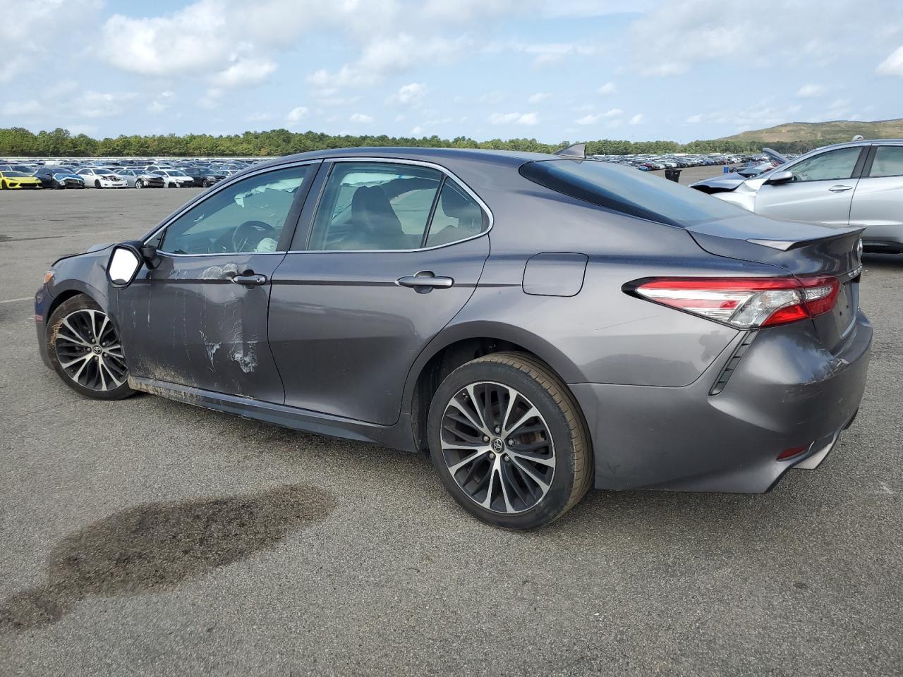 2019 Toyota Camry L - Фото 2