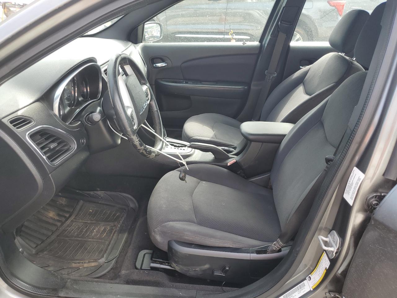 2013 Chrysler 200 Touring - Image 7