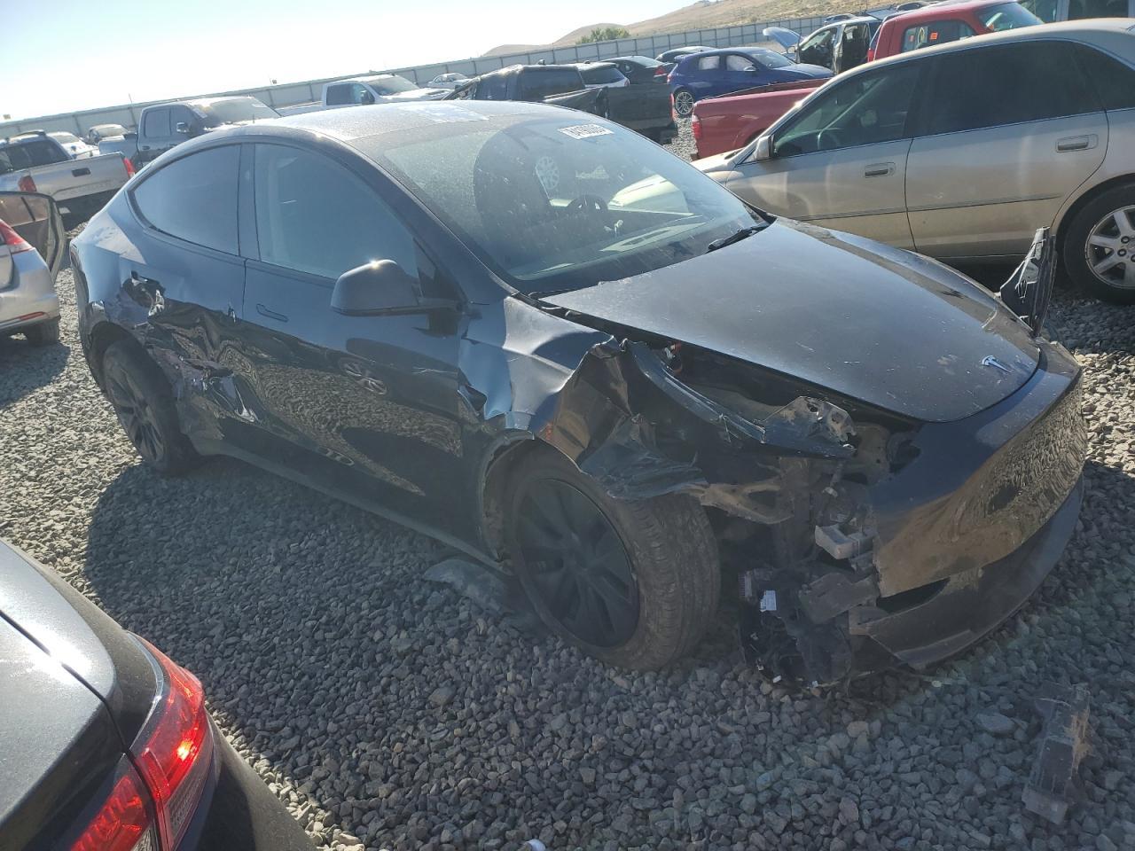 2025 Tesla Model Y - Фото 4