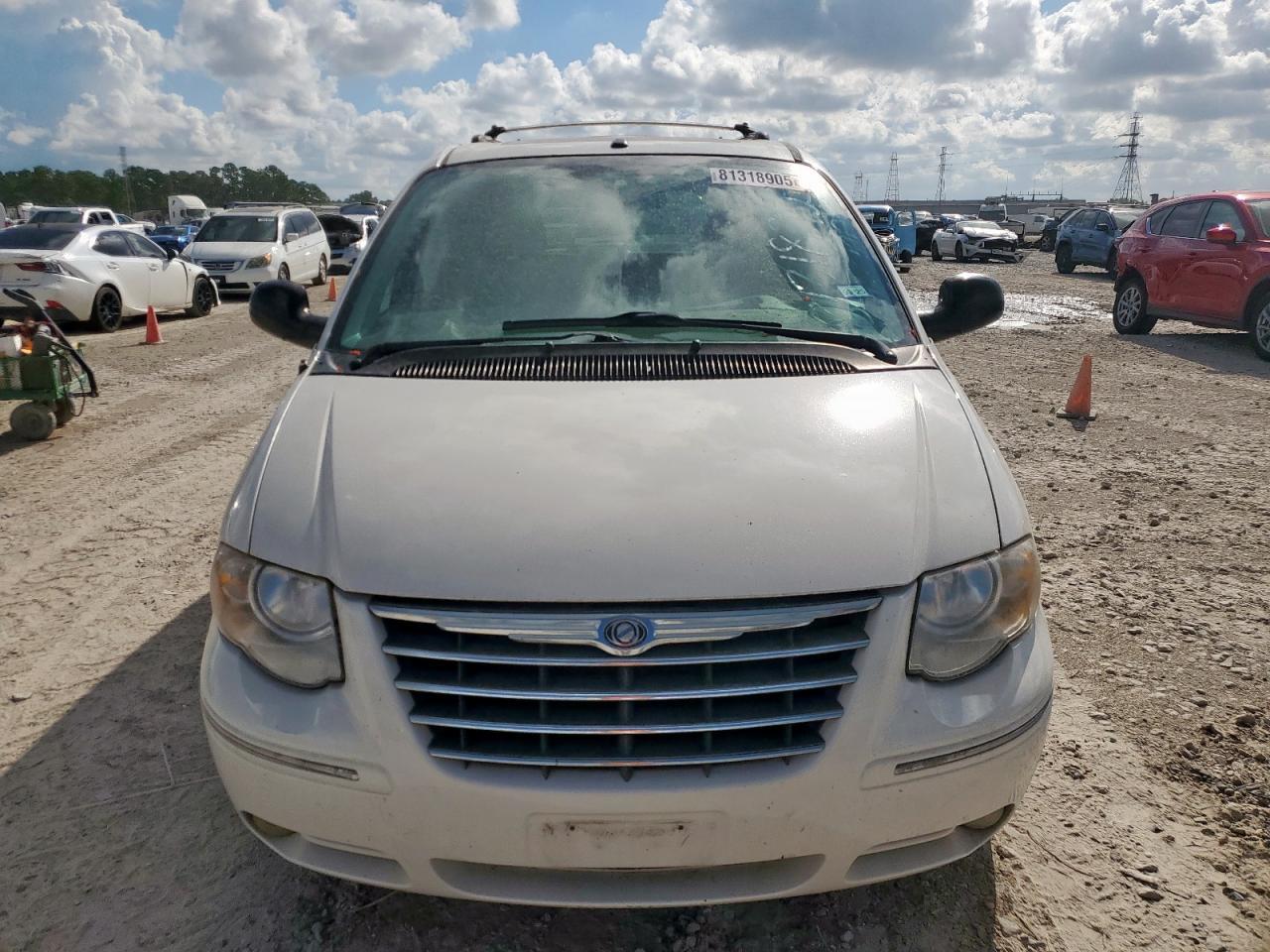 2006 Chrysler Town & Country Limited - Image 5