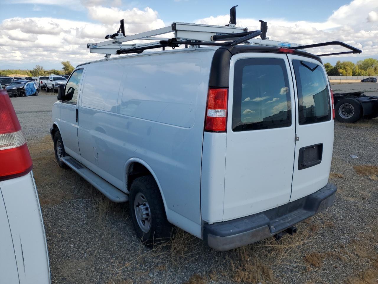 2021 Chevrolet Express G2500 - Фото 2