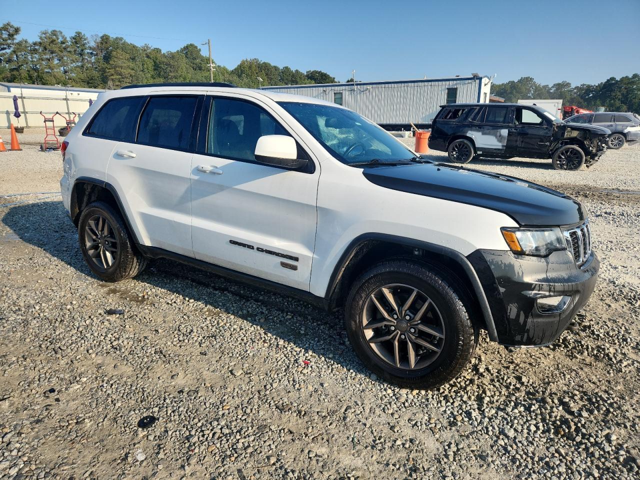 2016 Jeep Grand Cherokee Laredo - Image 4