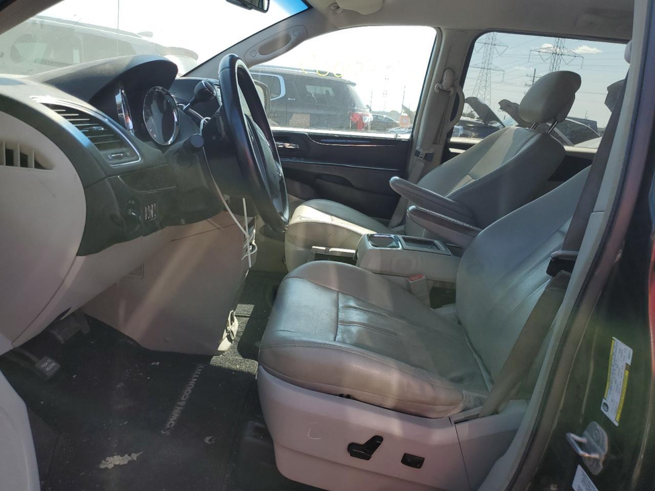 2013 Chrysler Town & Country Touring - Фото 7