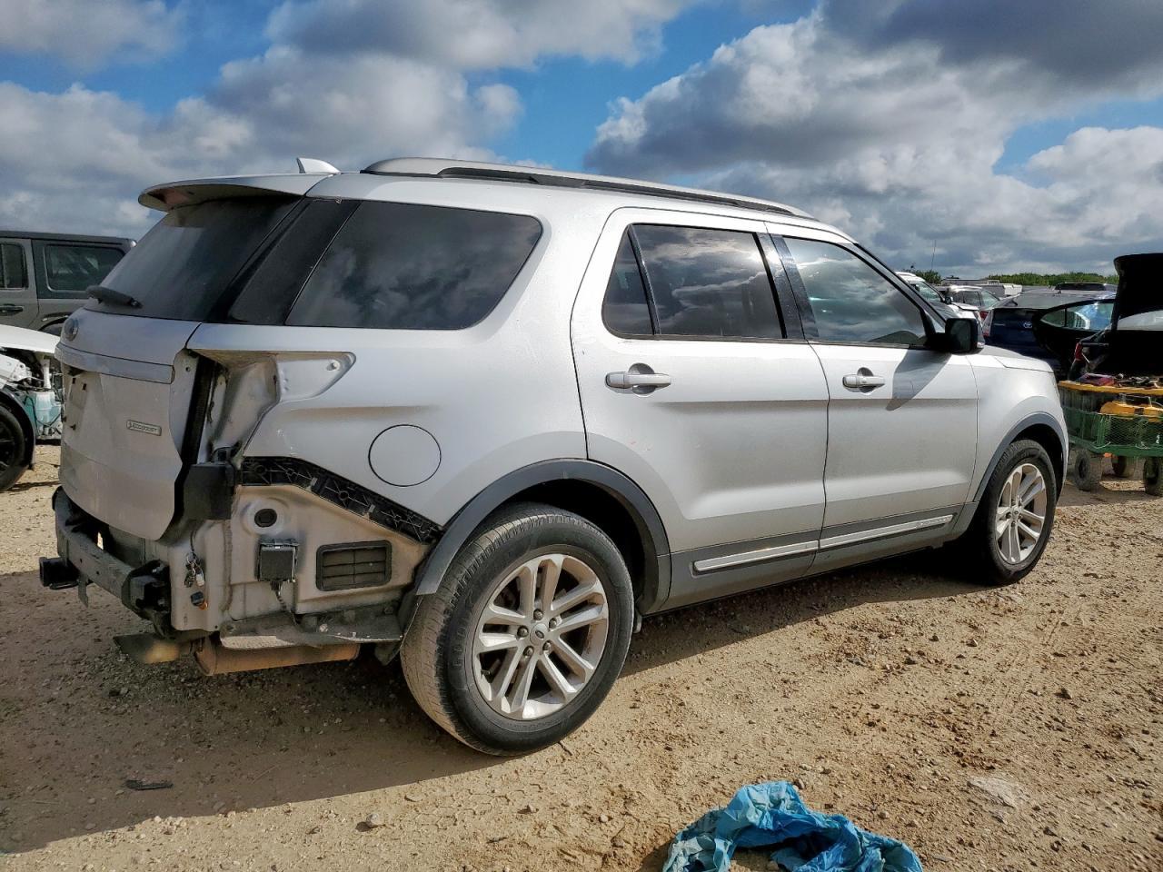 2017 Ford Explorer Xlt - Image 3
