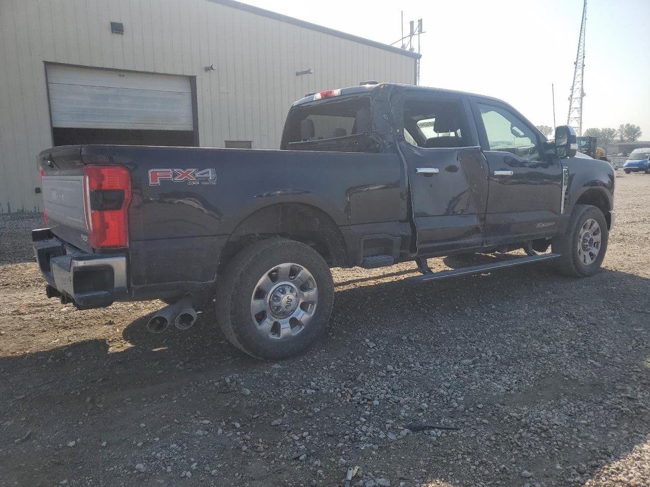 2023 Ford Super Duty F-350Crw - Фото 3
