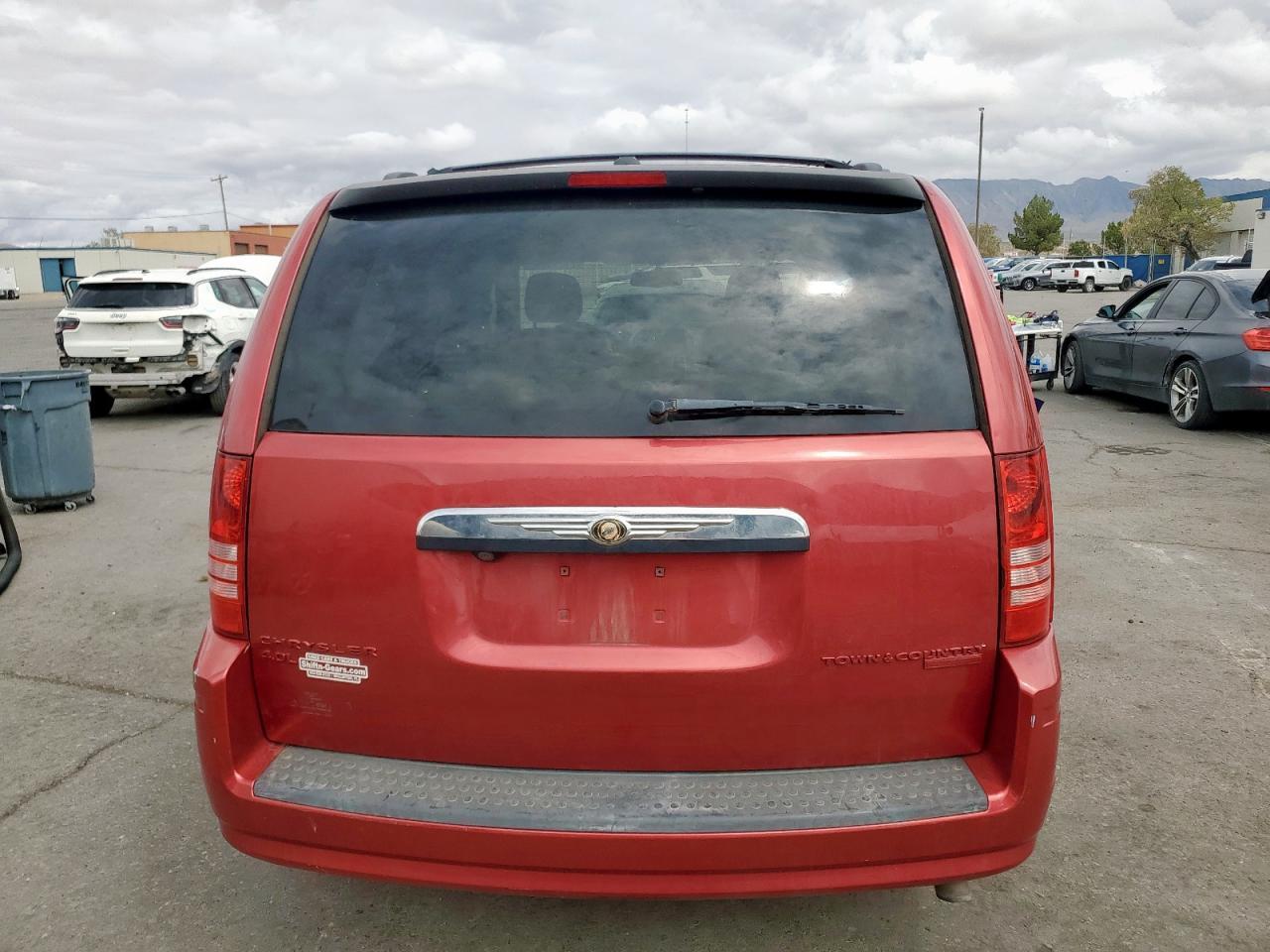 2010 Chrysler Town & Country Touring Plus - Image 6