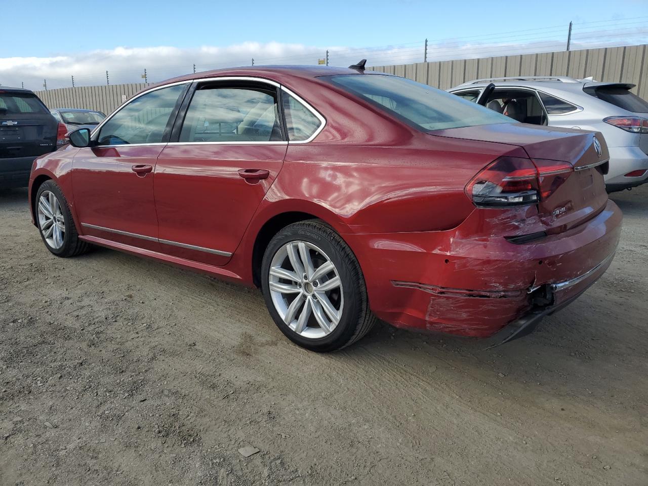 2018 Volkswagen Passat Sel Premium - Фото 2