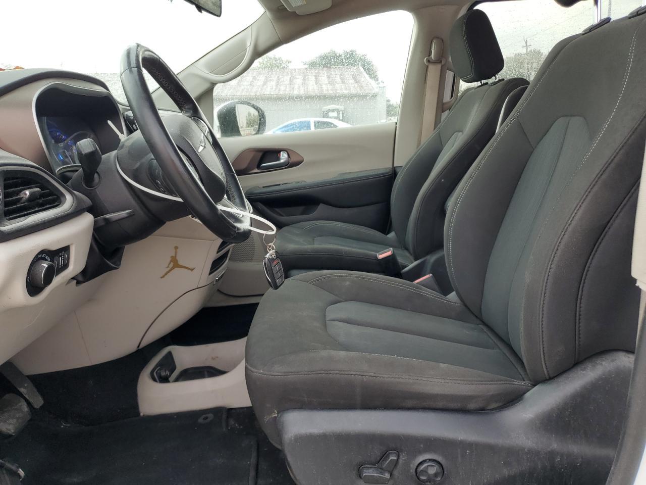 2022 Chrysler Voyager Lx - Фото 7