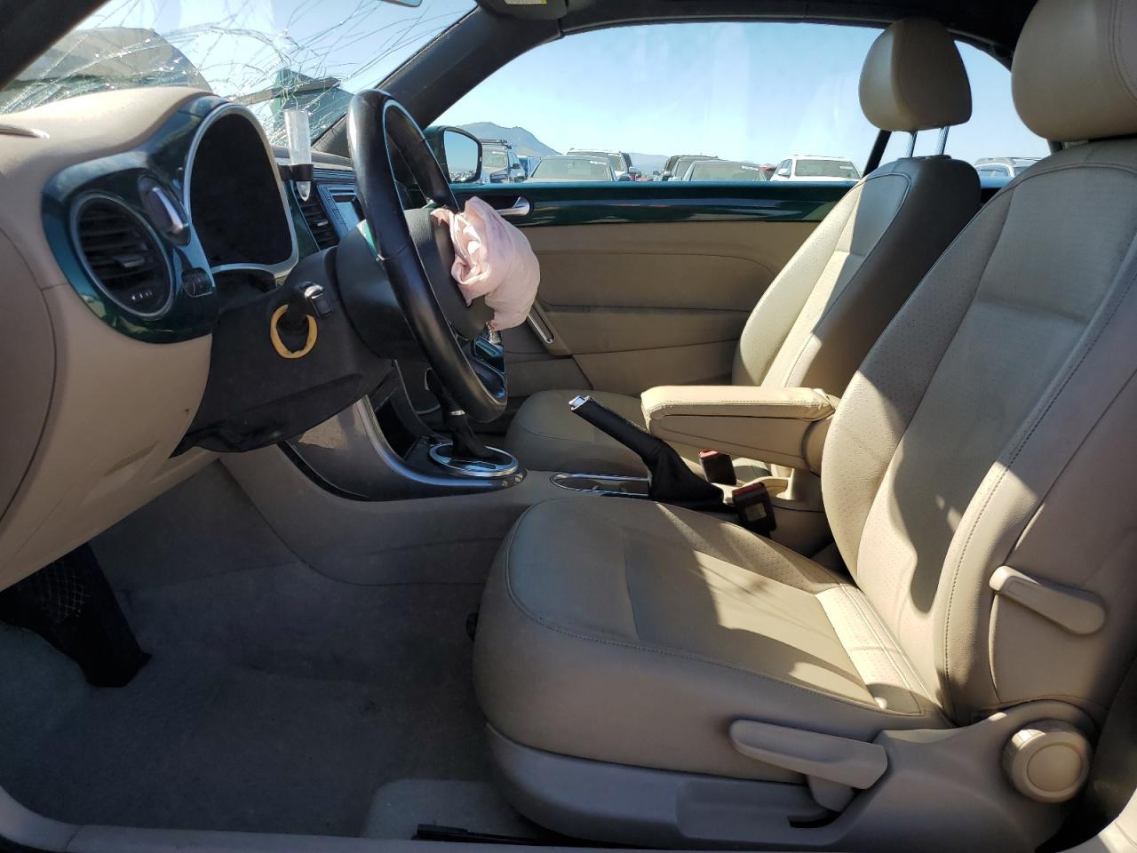 2017 Volkswagen Beetle S/Se - Image 7