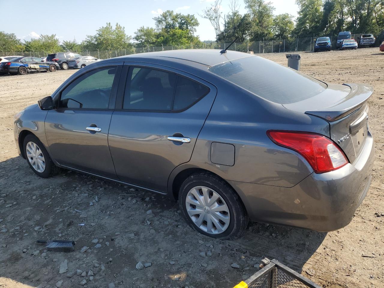 2016 Nissan Versa S - Фото 3