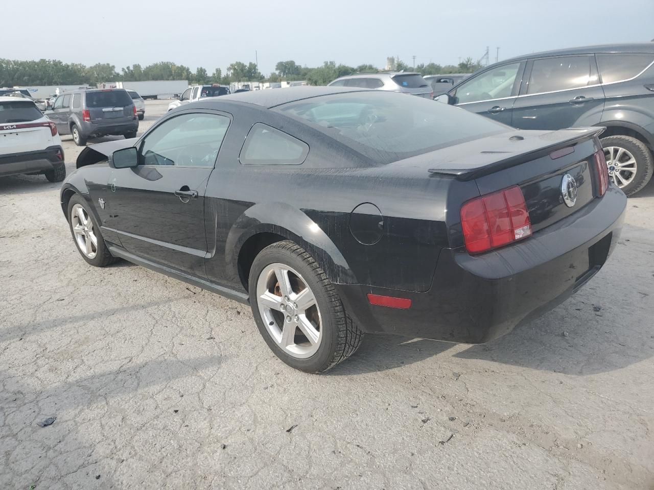2009 Ford Mustang - Фото 2