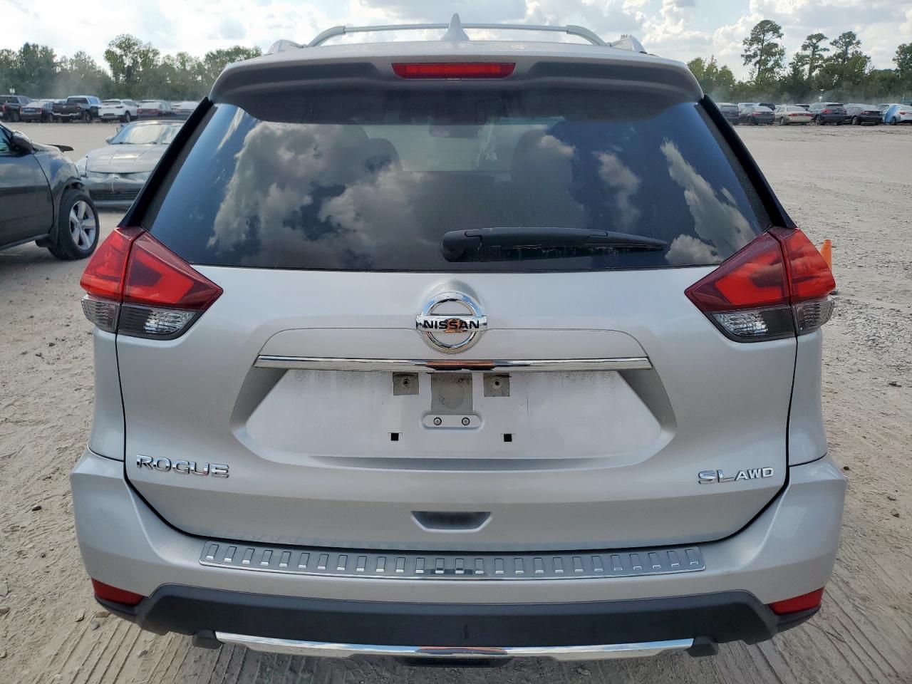 2017 Nissan Rogue S - Image 6