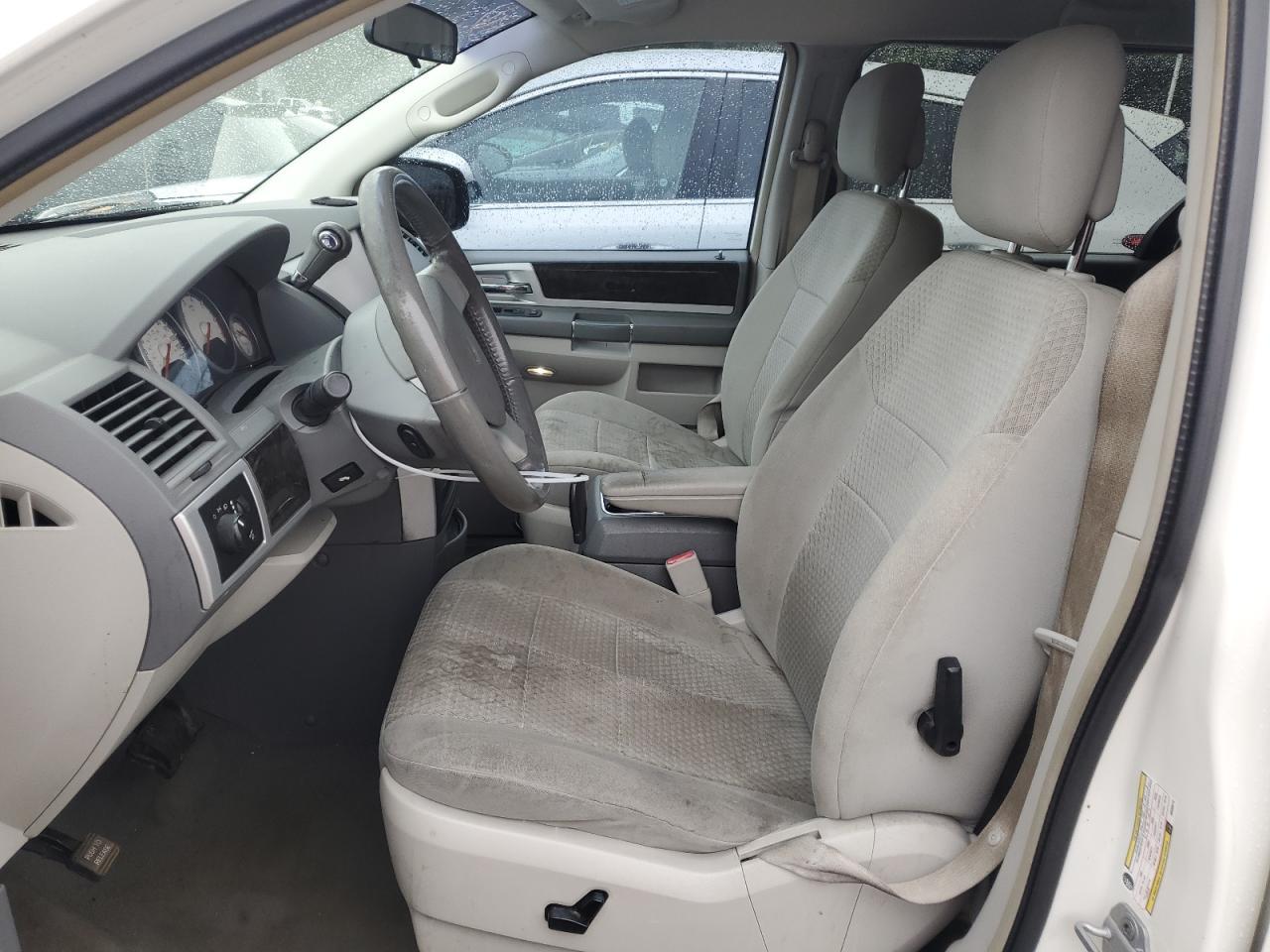 2010 Dodge Grand Caravan Crew - Image 7