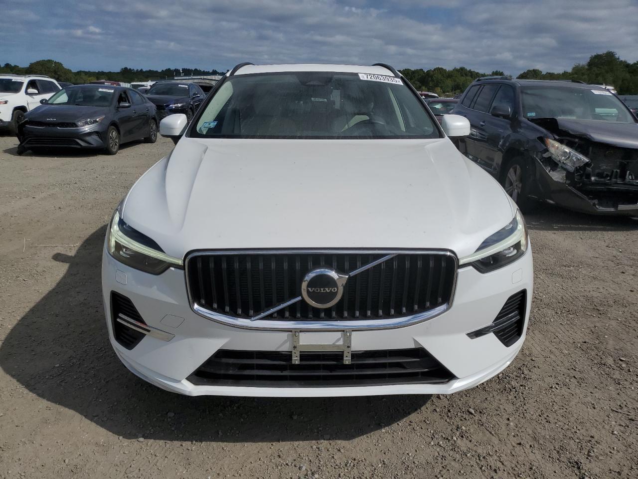 2022 Volvo Xc60 B5 Momentum - Image 5