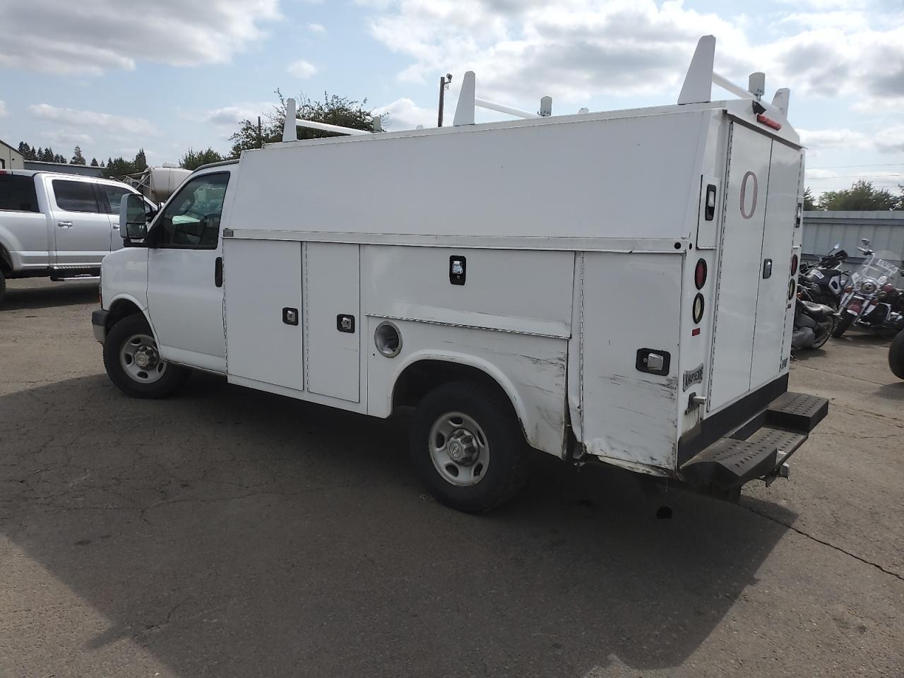 2017 Chevrolet Express - Фото 2