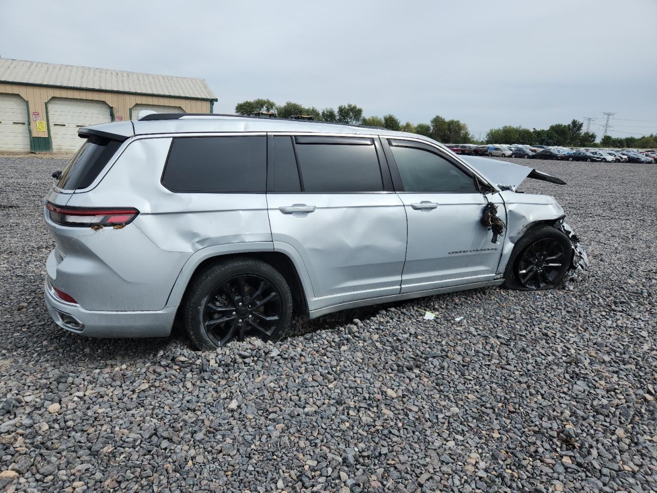 2022 Jeep Grand Cherokee L Overland - Image 3