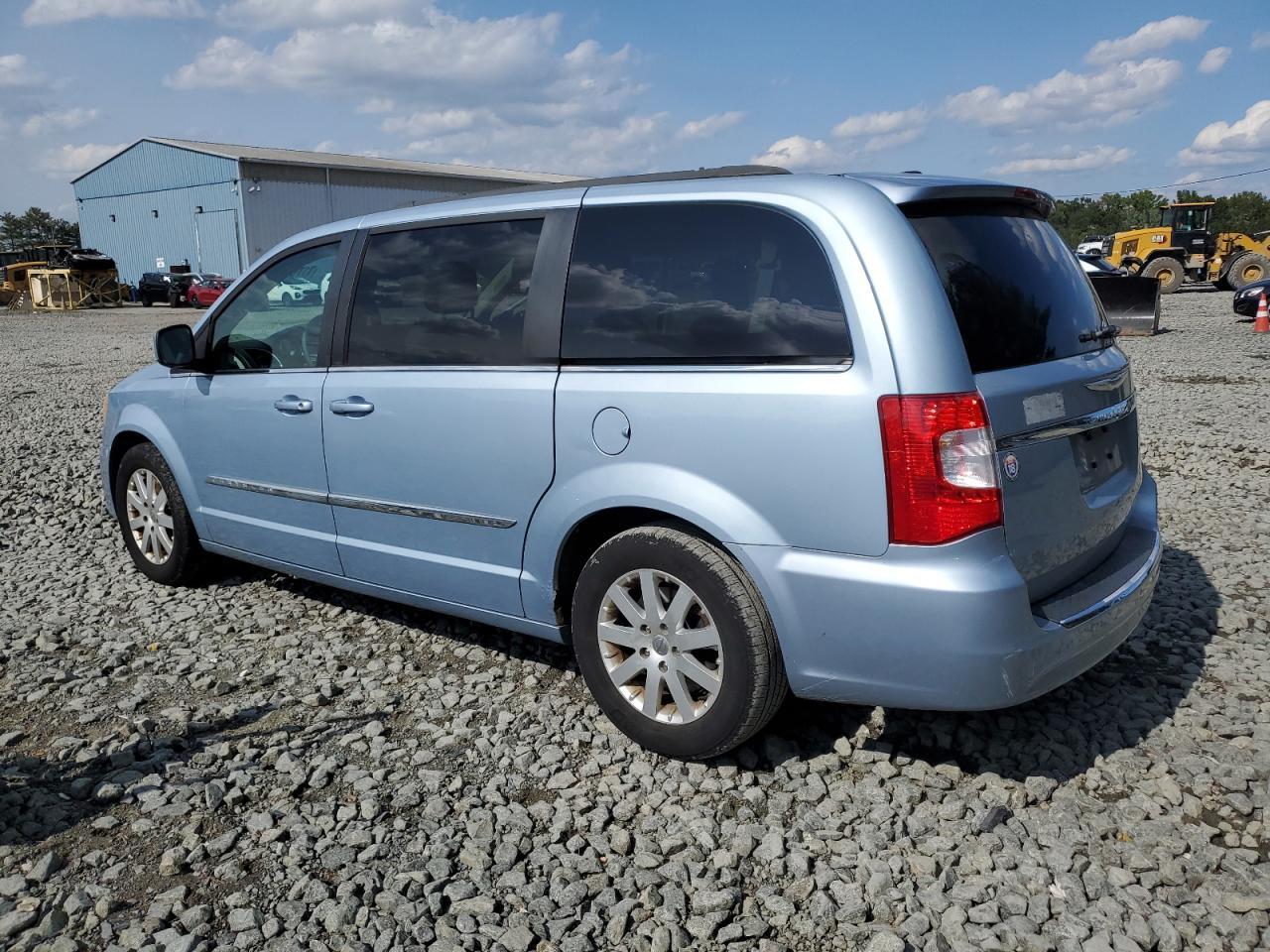 2013 Chrysler Town & Country Touring - Фото 2