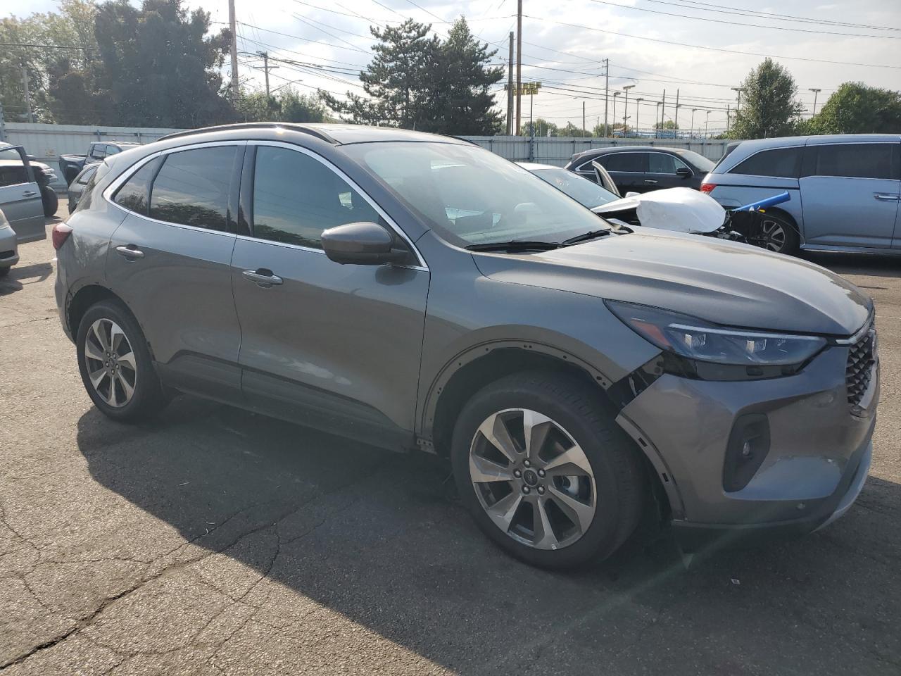 2025 Ford Escape Platinum - Image 4