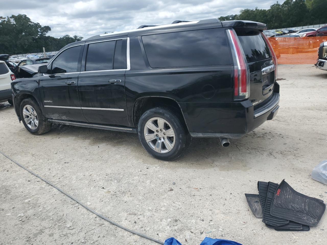 2015 GMC Yukon - Фото 2
